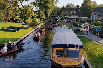 Private tour (max 3 per) to Giethoorn & Canal ride from Amsterdam