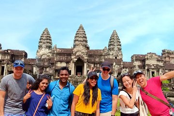 Small-Group Explore Angkor Wat Tour with Guide from Siem Reap