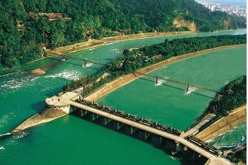 Dujiangyan Irrigation System and Mt.Qingcheng Day Trip