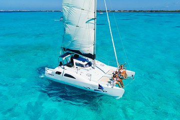 Private Cancun to Isla Mujeres Catamaran Cruise with Open Bar