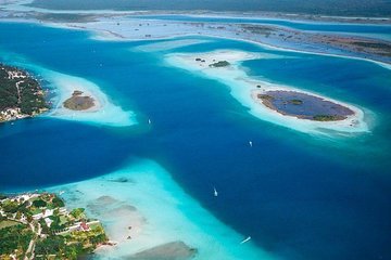 Bacalar Tour with Kayaking and 2 Meals from Tulum