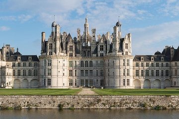 Loire Valley Trip from Paris with Private Local Guide & Private Transportation