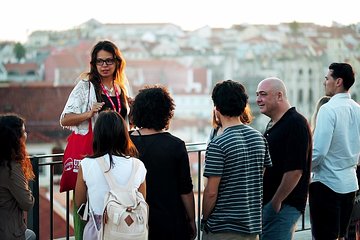 Private Tour: Lisbon Sunset Walking Tour with Fado Show and Dinner