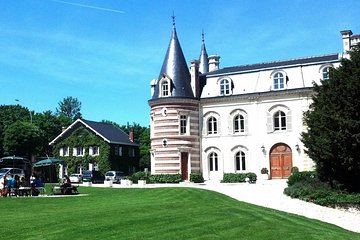 Private 12-hour round transfer to Loire Castles from Paris. Best offer!