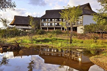 4 Days / 3 Nights Victoria Falls Safari Club Package 