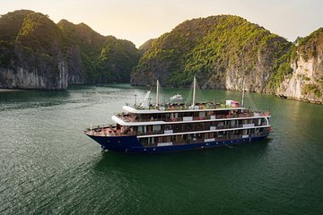  All-Inclusive 2D/1N 5star Cruises: Meals-Kayak-Cave-Accommodation 