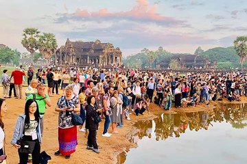 Siem Reap Tour Guide ( VIP Private Sunrise Tour, Angkor Wat, Bayon & Ta Prohm )