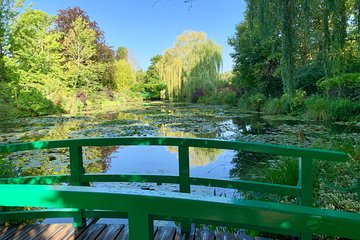 Paris & Giverny in One Day with Lunch and Roundtrip VIP Transportation