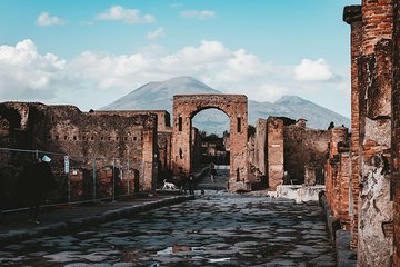 Transfer Naples to Sorrento, stop Pompei 