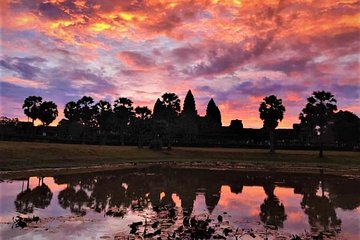 Private Angkor Wat Sunrise Grand Tour by Lexus