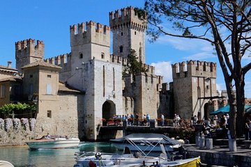 Private transfer tour Venice-Milan, stopover Verona, Sirmione, chauffeur service