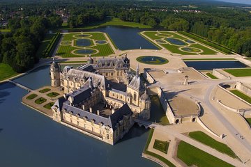 Private Chantilly & Horse Museum with Minivan