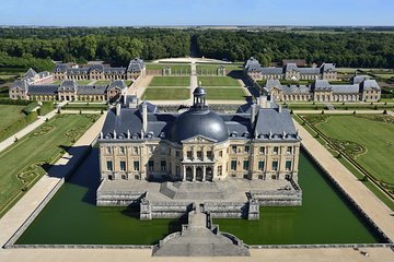 Private Vaux le Vicomte with Minivan
