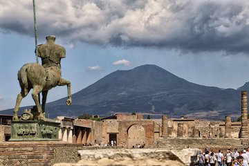 Pompeii and Naples Tour by High-Speed Train