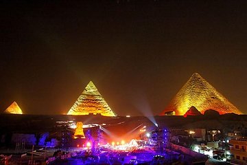 Show sound and light at night Giza pyramids 
