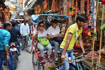 Old Delhi walking tour with Rickshaw ride