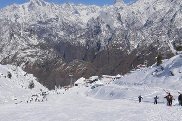 6 Day Private Skiing Course in Auli