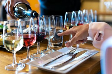 4.5 Hours Through the Grapevine Semi Private Wine Tour