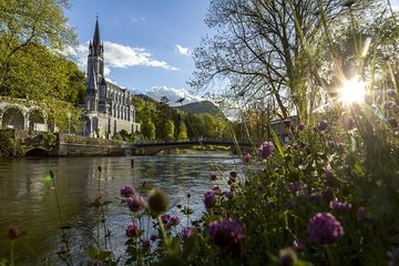 Visit to Lourdes Sanctuary from San Sebastian/Biarritz/Bayonne