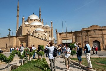 Enjoy Egyptian Museum & magic of old Cairo City Tour