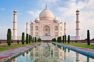 Experience a memorable journey to Agra in a Private Day Tour 