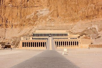 from Hurghada to luxor ( Valley of Kings -Temple of Hatshepsut – Karnak temple )