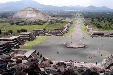 Small VIP Group: Teotihuacan Pyramids and Shrine of Guadalupe with lunch