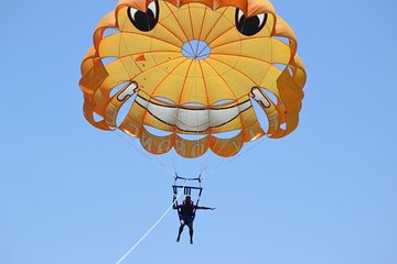 30-Minute Parasailing Adventure in Hurghada with Hotel Pickup