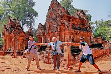 Angkor Wat & Banteay Srey Tour