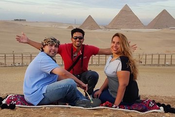 Private sightseeing Tour: Giza Pyramids, Egyptian Museum and Khan Khalili Bazaar