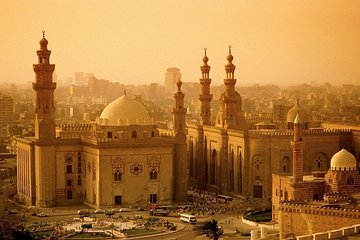 Day Tour to Pyramids Of Giza and Old Cairo Sites