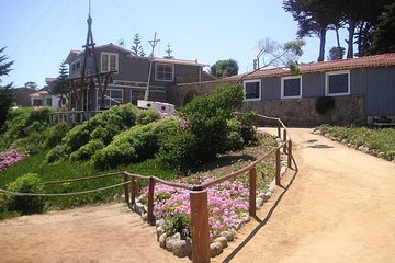 Tour Isla Negra House of Pablo Neruda and Pomaire from Santiago