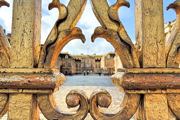 Versailles Best of Domain Skip-the-Line Access Day Tour with Lunch from Paris