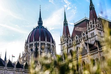 Private Transfer from Venice to Budapest with 2h Sightseeing