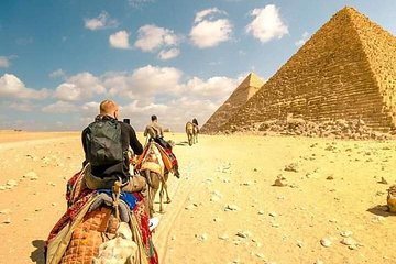 5-Hour Private Camel Riding Activity around Pyramids of Giza
