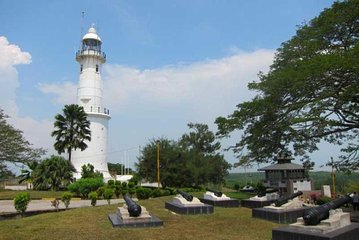 Private Tour Bukit Melawati Hall and Fireflies