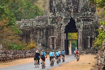 Angkor Wat & Bayon: the Smiling Temple Bike Tour