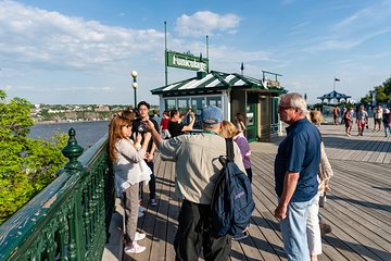 Amazing Old Quebec City Classique Walking Tour with 1 Funicular Ticket included