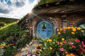 3 Day Waitomo Caves, Hobbiton Movie Set and Rotorua Tour from Auckland