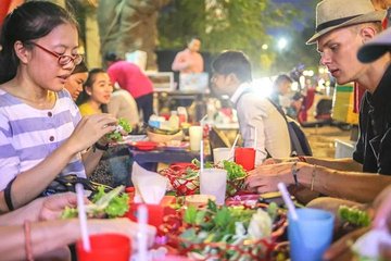 Phnom Penh Evening Food & Beer Tuktuk Tour