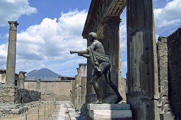 Pompeii Visit the archaeological park of Pompeii