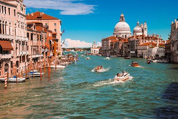 Discover Venice’s most Photogenic Spots with a Local