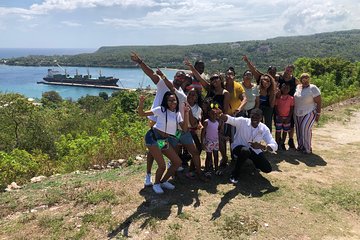 Private Tour from Montego Bay to Blue Hole/Falls & River Rapids 