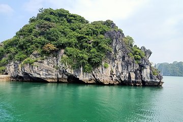 Day trip to Halong Bay: Hiking, Kayaking, and Cave