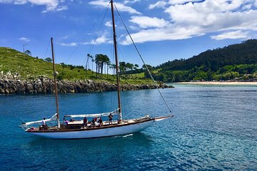 Sail discovering the coast aboard a classic sailboat