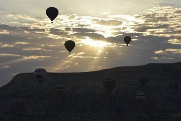 Small Group Comfort Balloon Tour with Champagne and Certificate