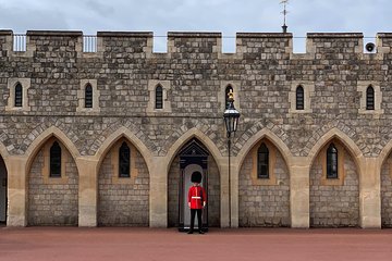 Windsor Castle, Stonehenge, and Bath from London Private Vehicle Service