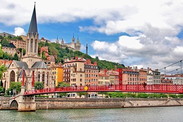 Private Transfer: Lyon Airport LYS to Lyon City in Business Car