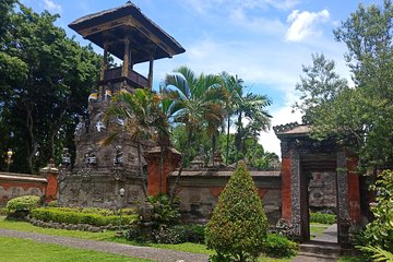 Bali : Denpasar Town,Garuda Wisnu Kencana Statue & Uluwatu Temple