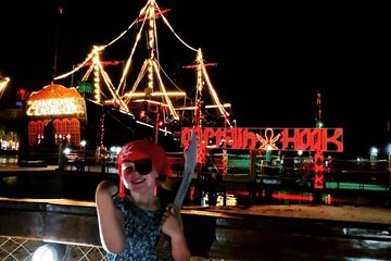  Pirate Show in Cancun! Dinner & drinks